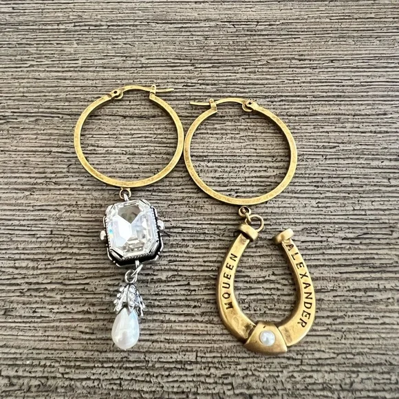 【関税&送料込】Alexander Mcqueen Earrings Women's McQueen Earrings in Gold | Alexander McQueen US